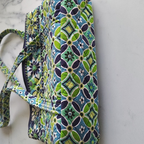 Beautiful Vera Bradley Shoulder Bag - Picture 4 of 6